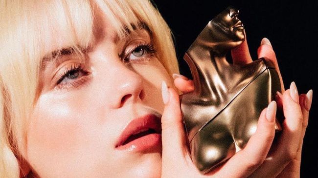 Billie Eilish mengumumkan bakal meluncurkan produk parfum yang bertajuk Eilish November mendatang.