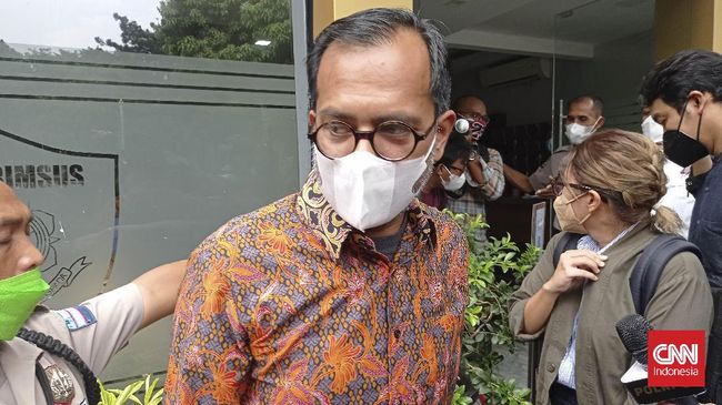 Fatia-Haris Minta Kejati Rekomendasikan Setop Kasus Laporan Luhut Aktivis HAM Fatia Maulidiyanti dan Haris Azhar mengajukan permohonan rekomendasi penghentian perkara ke Kejati DKI Jakarta.