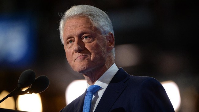 Dua mantan presiden AS, Bill Clinton dan George W. Bush, menunjukkan dukungan mereka untuk Ukraina dalam menghadapi invasi Rusia.