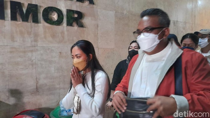 Rachel Vennya di Polda Metro Jaya (Marteen Ronaldo/detikcom)