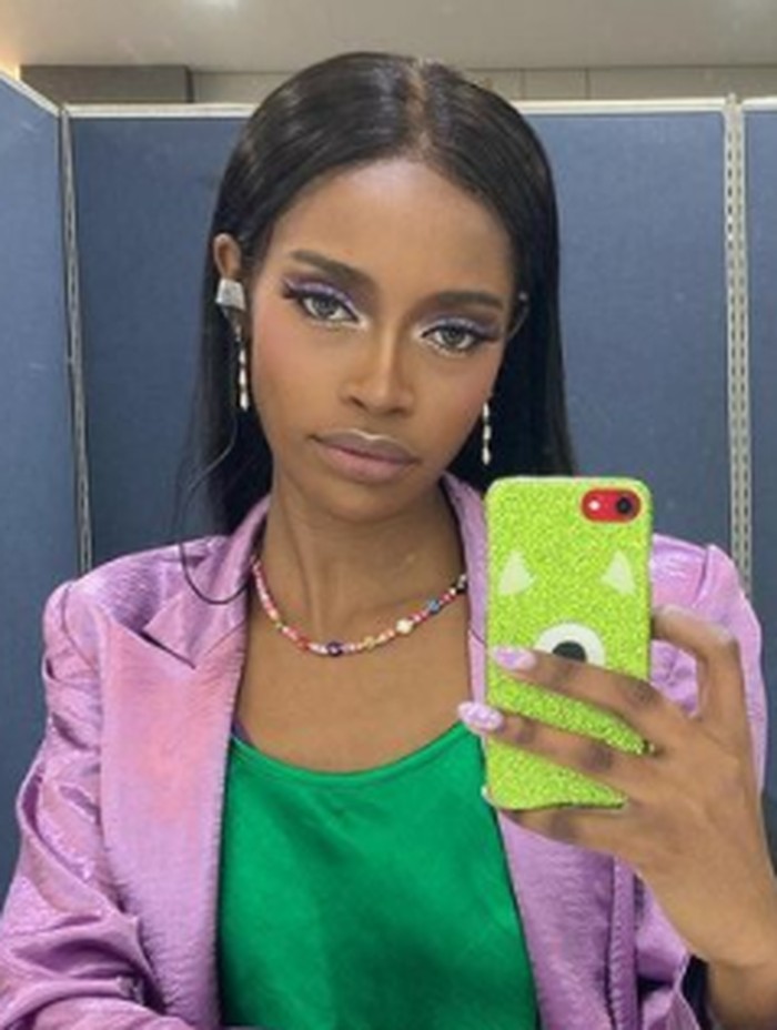 Sebenarnya, Fatou bukanlah idol K-Pop asal Afrika yang pertama. Salah satu anggota RANIA dulu, Alex, juga merupakan gadis keturunan Afrika-Amerika./ foto: instagram.com/b_fatou_s