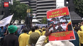 VIDEO: Mahasiswa Semarang Gelar Sidang Rakyat untuk Jokowi