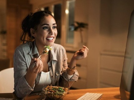 Mau Diet? Ikuti 7 Pola Makan Rumahan yang Bantu Bunda Cepat Turunkan Berat Badan