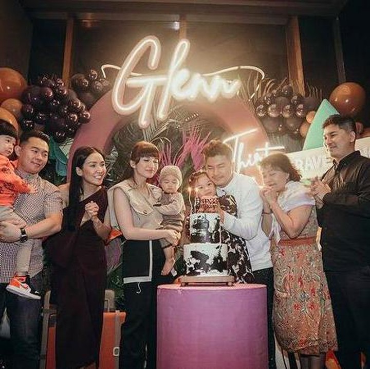 <p>Ulang tahun Glenn Alinskie dilakukan secara intim. Hanya keluarga terdekat yang hadir di sana. Tak lupa, Chelsea juga menyiapkan dekorasi yang menarik untuk suami tercintanya itu. (Foto: Instagram @glennalinskie)</p>