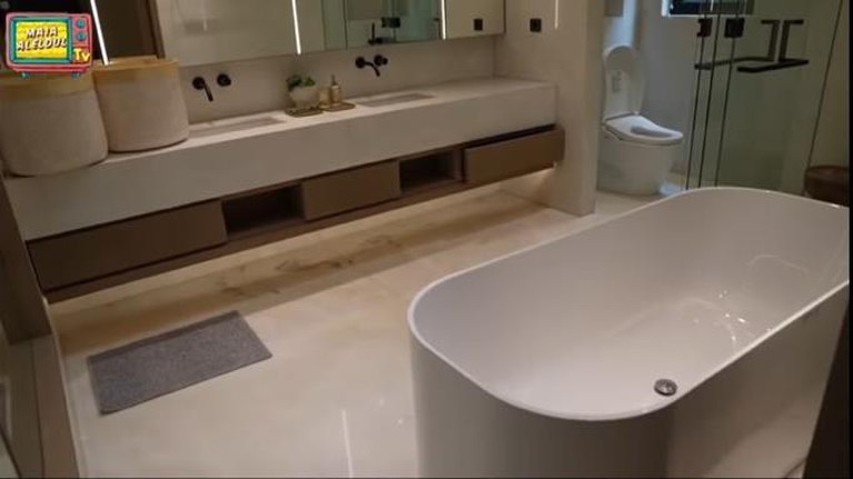 11 Potret Rumah Mewah Baru Maia Usai Renovasi Bak Hotel Bintang Lima Rumah baru Maia Estianty akhirnya selesai dibangun dan didekor, ia menggelar pengajian di rumah barunya. Yuk intip!
