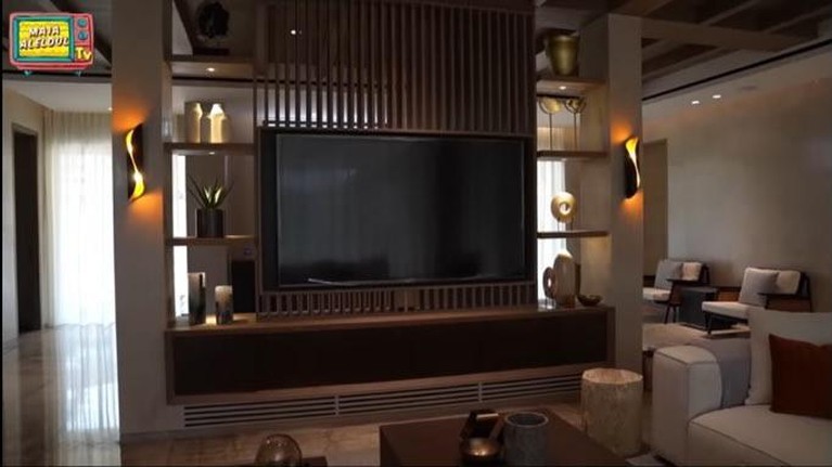 11 Potret Rumah Mewah Baru Maia Usai Renovasi Bak Hotel Bintang Lima Rumah baru Maia Estianty akhirnya selesai dibangun dan didekor, ia menggelar pengajian di rumah barunya. Yuk intip!