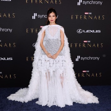 Simak Gaya Gemma Chan yang Dramatis di Premiere Film 'Eternals', Siapa Desainer yang merancang Gaun Tersebut?