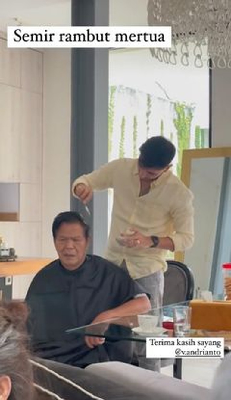 7 Momen Manis Perlakuan Vincent Verhaag ke Keluarga Jessica Iskandar Jessica Iskandar dan Vincent Verhaag akan menikah hari ini (22/10). Yuk intip perlakuan manis Vincent ke keluarga Jedar!