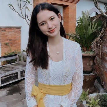 7 Pesona Sarah Menzel, Pacar Azriel Hermansyah yang Beda Agama