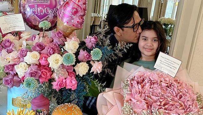 Sikap Putri Andre Taulany Saat Dipeluk Ayah Jadi Sorotan di Acara Ultah