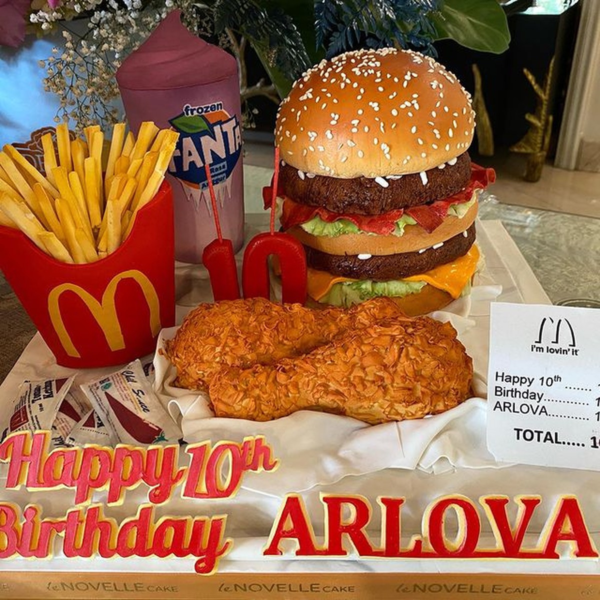 Anak Andre Taulany dan Erin&comma; Arlova baru saja merayakan ulang tahunnya yang ke-10 dapat kejutan dan buket bunga isi uang&period; Yuk intip&excl;