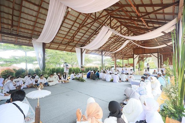 7 Suasana Penuh Haru Acara Tasyakuran 4 Bulanan Kehamilan Siti Badriah Siti Badriah menggelar acara tasyakuran 4 bulanan kehamilannya yang berlangsung penuh haru. Yuk kita intip!