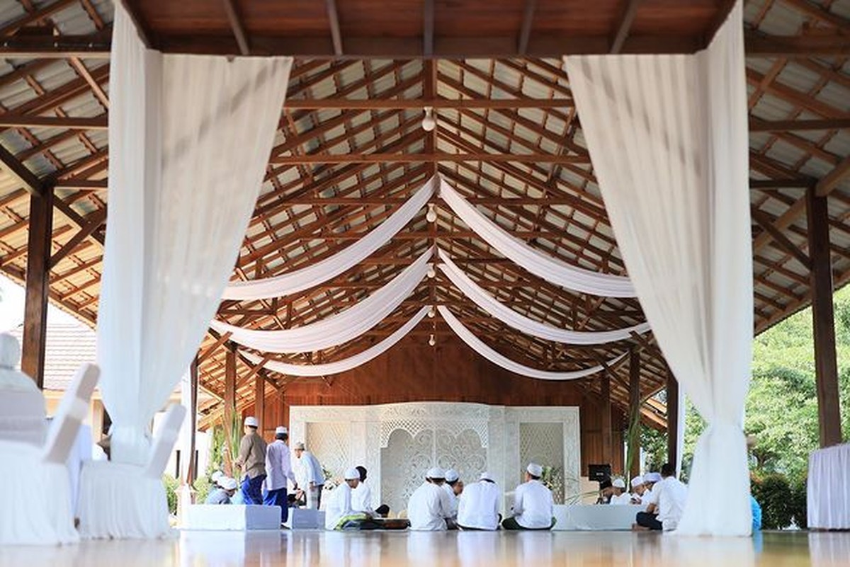 Siti Badriah menggelar acara tasyakuran 4 bulanan kehamilannya yang berlangsung penuh haru&period; Yuk kita intip&excl;