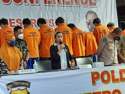 Cerita Korban Pinjol Telat Bayar, Fotonya Diedit Konten Porno