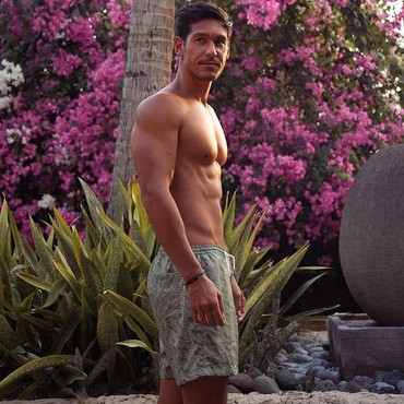 Gaya Richard Kyle saat Liburan, Apa Gear Andalannya?