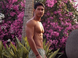 Gaya Richard Kyle saat Liburan, Apa Gear Andalannya?