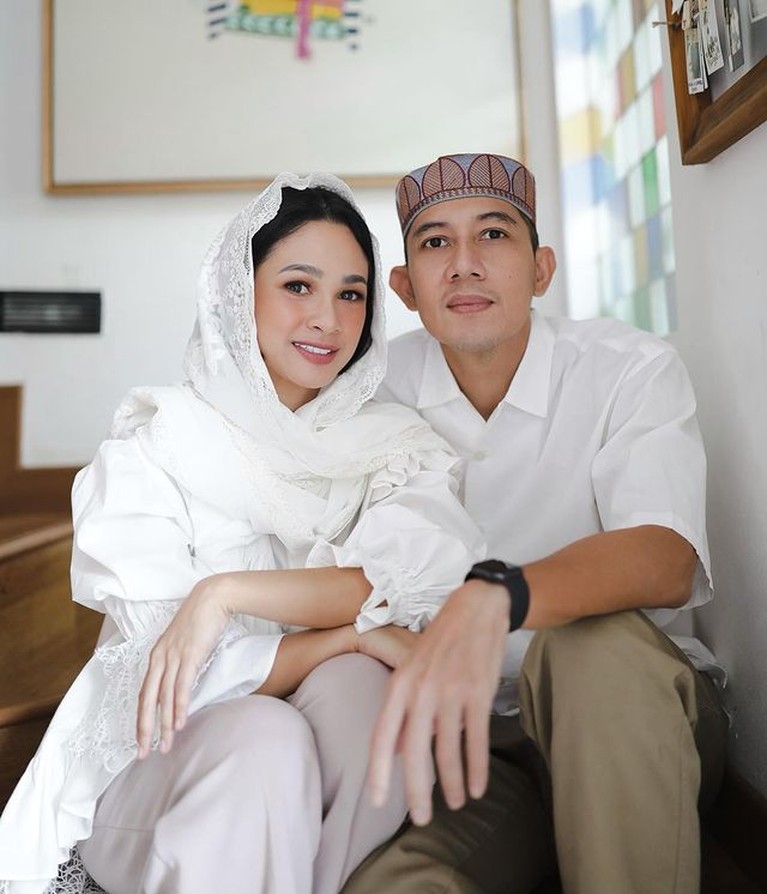Dulu Dianiaya Eks Pacar, 7 Potret Terbaru Keluarga Andien Harmonis Andien Aisyah jadi sorotan karena kisah cinta masa lalunya yang kelam, kini ia telah bahagia dengan keluarga kecilnya. Yuk intip!