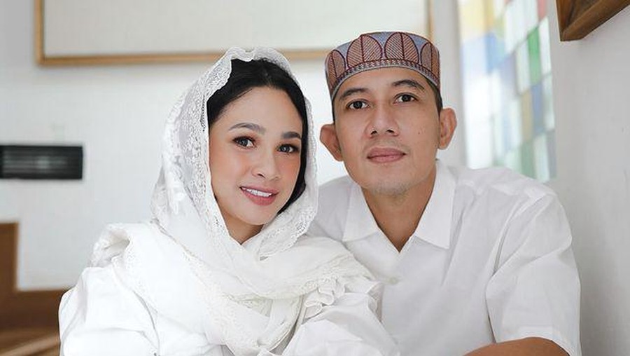 Dulu Dianiaya Eks Pacar, 7 Potret Terbaru Keluarga Andien Harmonis Andien Aisyah jadi sorotan karena kisah cinta masa lalunya yang kelam, kini ia telah bahagia dengan keluarga kecilnya. Yuk intip!