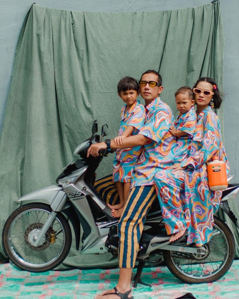 Dulu Dianiaya Eks Pacar, 7 Potret Terbaru Keluarga Andien Harmonis Andien Aisyah jadi sorotan karena kisah cinta masa lalunya yang kelam, kini ia telah bahagia dengan keluarga kecilnya. Yuk intip!