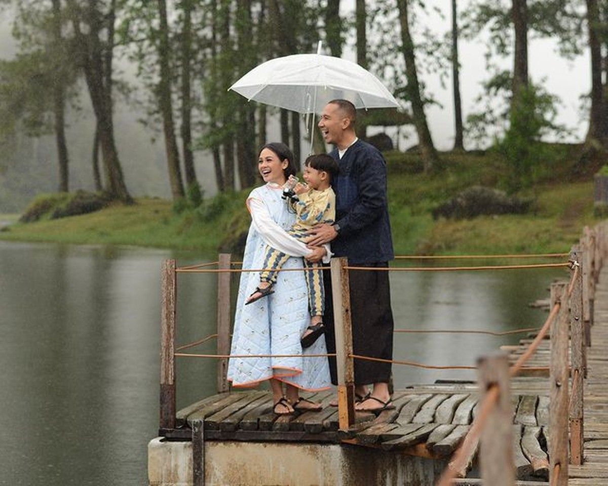 Andien Aisyah jadi sorotan karena kisah cinta masa lalunya yang kelam&comma; kini ia telah bahagia dengan keluarga kecilnya&period; Yuk intip&excl;