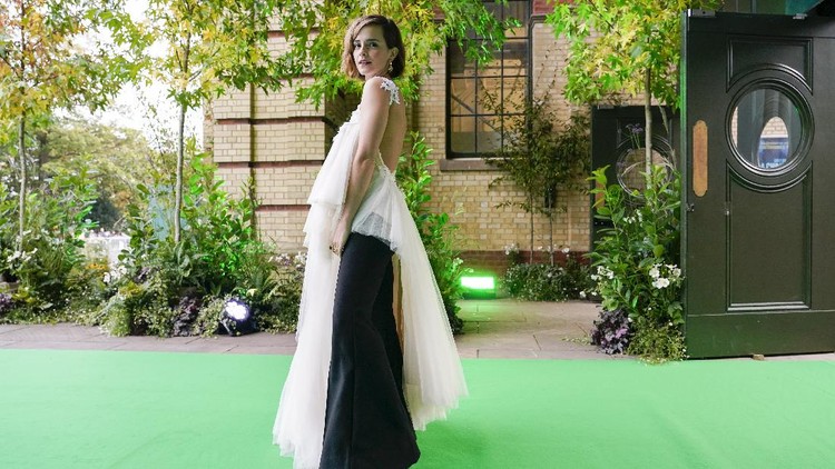 British actress Emma Watson poses for a picture as she attends the first ever Earthshot Prize Awards Ceremony at Alexandra Palace in London on Sunday Oct. 17, 2021. Created by Prince William and The Royal Foundation, The Earthshot Prize has led an unprecedented global search for the most inspiring and innovative solutions to the greatest environmental challenges facing the planet. (AP Photo/Alberto Pezzali, pool)
