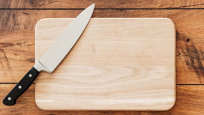 Ilmuwan Prediksi Pisau Kayu Bisa Lebih Tajam dari Pisau Baja Sejumlah ilmuwan tengah mengkaji pisau kayu sebagai alternatif masa depan untuk alat masak dan makan, menggantikan pisau baja.