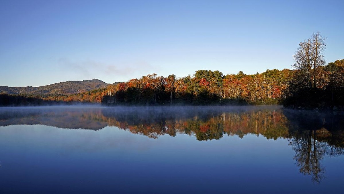 FOTO: Road Trip dalam Lukisan Musim Gugur North Carolina