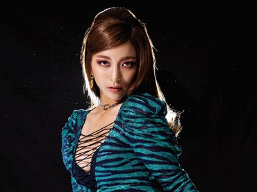 Lirik Lagu Madonna - Luna f(x)