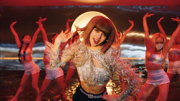 Lisa BLACKPINK Rilis Single SG, Kolaborasi Internasional Pertama dengan DJ Snake Lisa BLACKPINK Rilis Single SG, Kolaborasi Internasional Pertama dengan DJ Snake