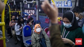 FOTO: Saat Kapasitas Angkut Transjakarta Kembali Penuh