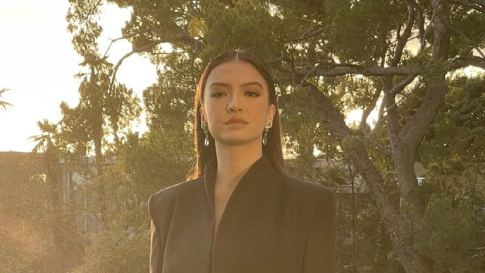 Raline Shah Tampil Glamor Saat Hadiri Premiere Film 'Eternals' di Los Angeles, Nggak Kalah Stylish Sama Selebriti Hollywood Lainnya Raline Shah Tampil Glamor Saat Hadiri Premiere Film 'Eternals' di Los Angeles, Nggak Kalah Stylish Sama Selebriti Hollywood Lainnya