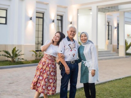 7 Potret Rumah Mewah Hadiah Rossa untuk Orang Tua di Sumedang