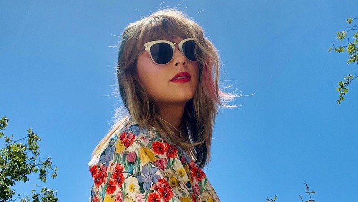 5 Kiat Preppy Look ala Taylor Swift, Cocok Digunakan untuk Outfit Kuliah saat Tatap Muka Kembali! 5 Kiat Preppy Look ala Taylor Swift, Cocok Digunakan untuk Outfit Kuliah saat Tatap Muka Kembali!