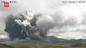 VIDEO: Momen Gunung Berapi Aktif Terbesar di Jepang Meletus