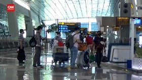 VIDEO: Penumpang Keberatan Naik Pesawat Terbang Harus Tes PCR