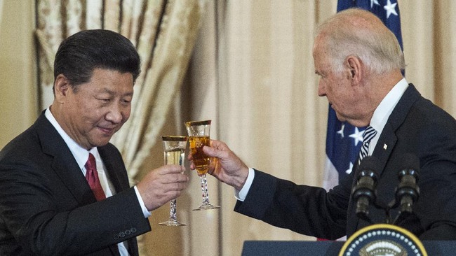 Presiden China Xi Jinping dijadwalkan tiba di Bali pada hari ini, Senin (14/11), menjelang pertemuan dengan Presiden Joe Biden di sela rangkaian KTT G20.