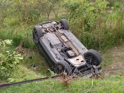 BMW X5 Jatuh ke Jurang Usai Tak Kuat Nanjak di Ponorogo