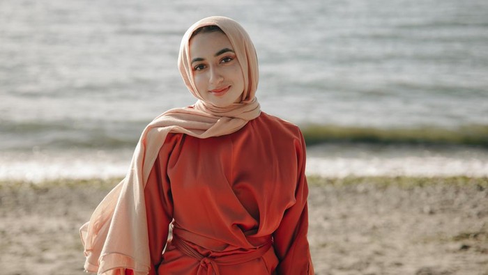 Hijabers Wajib Tahu... 5 Cara Sederhana Ini Bantu Merawat Hijab Supaya Nggak Cepat Pudar, Yuk Lakukan!