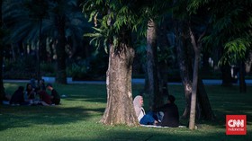 FOTO: Menikmati Sore di Lapangan Banteng
