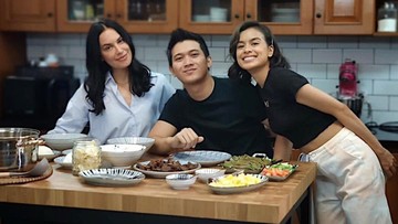 EVA CELIA DILAMAR SAAT ULANG TAHUN