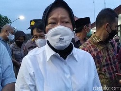 Tangis Histeris Emak-emak Peternak ke Risma di Makam Bung Karno