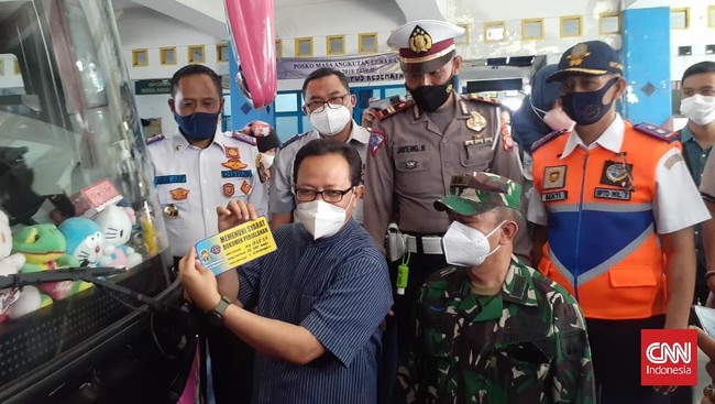 Pemerintah Kota Yogyakarta resmi memberlakukan one gate system atau sistem satu pintu bagi bus atau angkutan wisata dari luar daerah pada Sabtu (23/10).