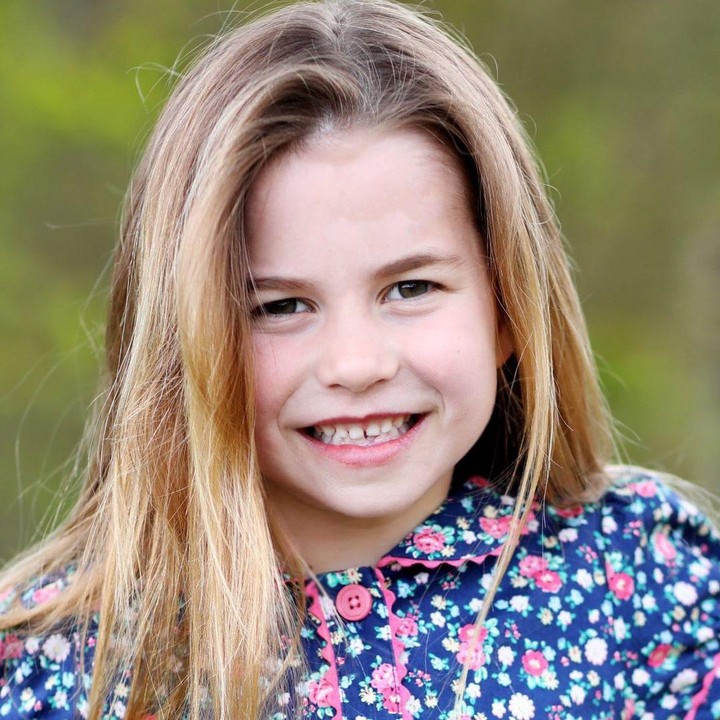 <p>Gadis bergelar Princess of Cambridge ini kerap tampil di depan media dengan pengawasan kedua orang tuanya, Bunda. Ia bahkan disebut sebagai ikon mode anak, lho. (Foto: Instagram: @theroyalfamily)</p>