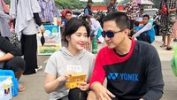 <p>Dalam berbagai kesempatan, Ricky nampak mengucap cinta atau memberikan emoticon love untuk Cica yang diakuinya tak pernah berhenti memberikan support. (Foto: Instagram @rickysoebagdja)</p>