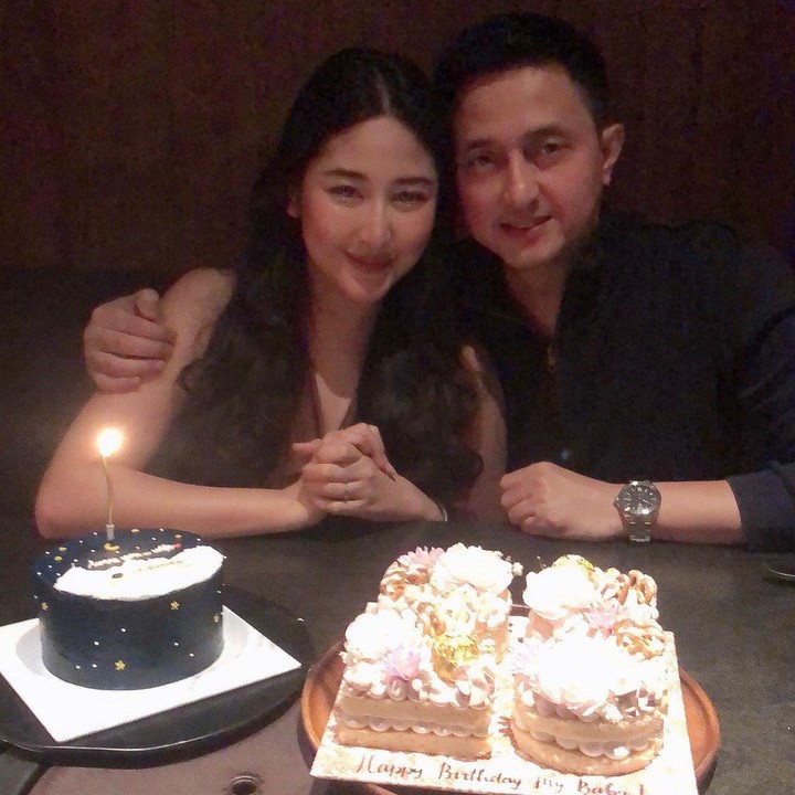 <p>Diketahui keduanya terpaut usia cukup jauh, yaitu 26 tahun Bunda. Ricky merayakan ultah Cica dengan mengajak <em>candle light dinner</em> romantis. (Foto: Instagram @rickysoebagdja)</p>