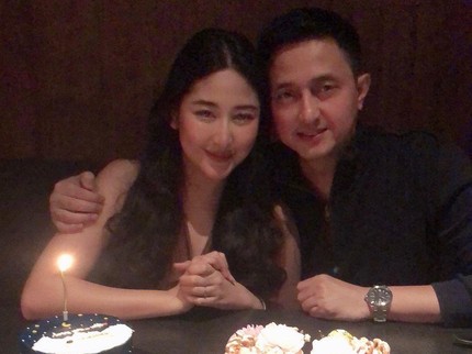 Rahasia Pernikahan Ricky Soebagdja & Istri Tetap Romantis Meski Beda 26 Tahun