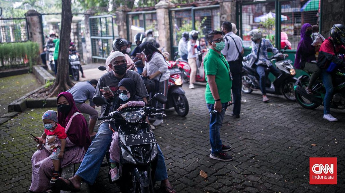 FOTO: Taman Margasatwa Ragunan Kembali di Buka