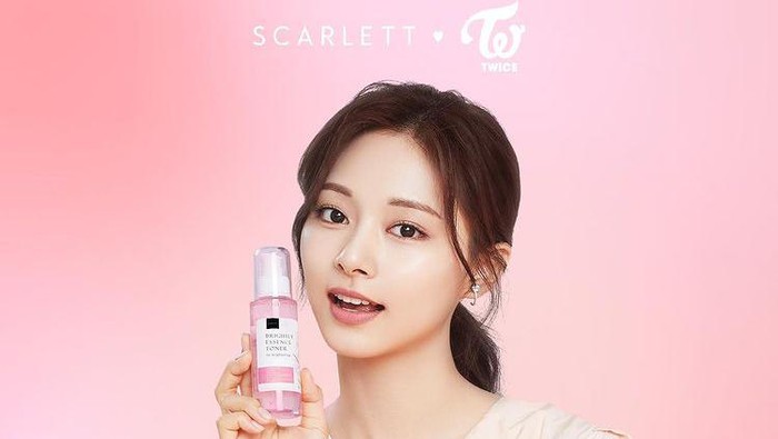 Kolaborasi Scarlett Whitening x TWICE Rilis Essence Toner, Salah Satunya untuk Basmi Jerawat!
