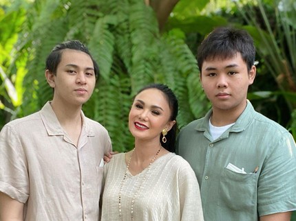 7 Potret Putra Sulung Yuni Shara, Ternyata Sudah Besar dan Banyak Dipuji Netizen
