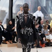 Deretan Gaun Dramatis dari Koleksi Alexander McQueen Spring/Summer 2022